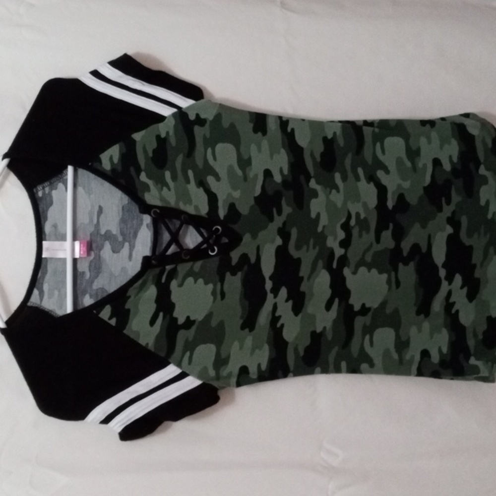 No boundaries shirt extra small (1)
